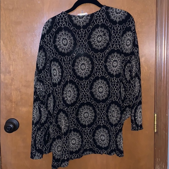 Altar’d State black and gold Kimono/cardigan - Picture 2 of 3
